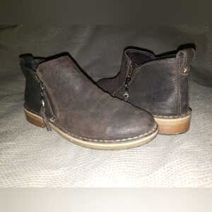 Size 8 UGG Shoes Womens Boots Booties Leather Shoes Winter